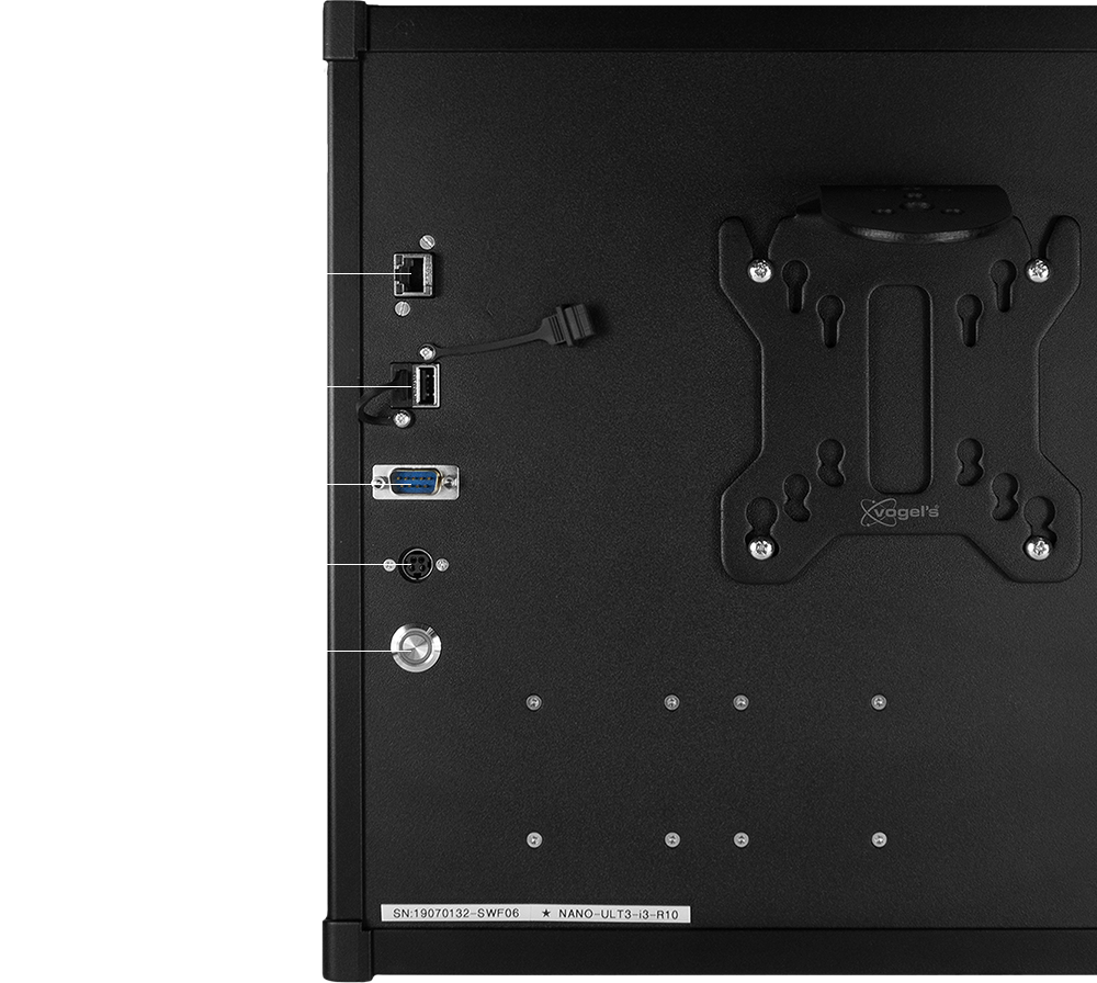 Industrie Panel-PC mit beschrifteten Anschlüssen