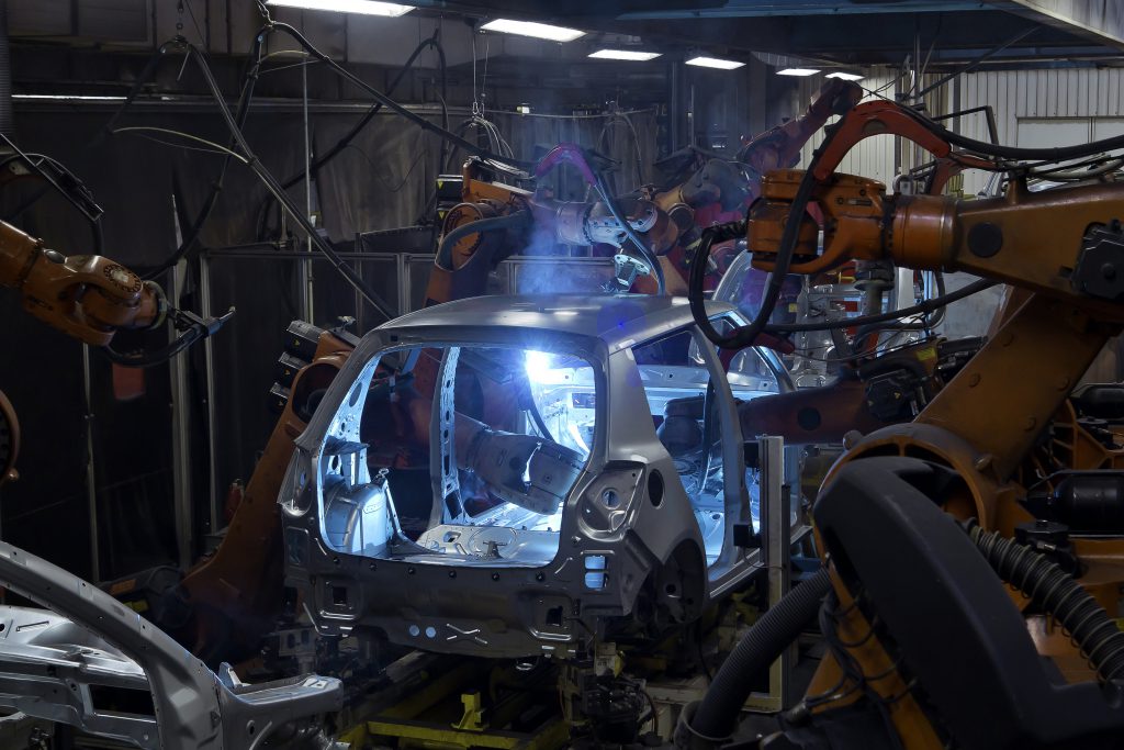 Roboter in der Schweisserei eines Auto Herstellers